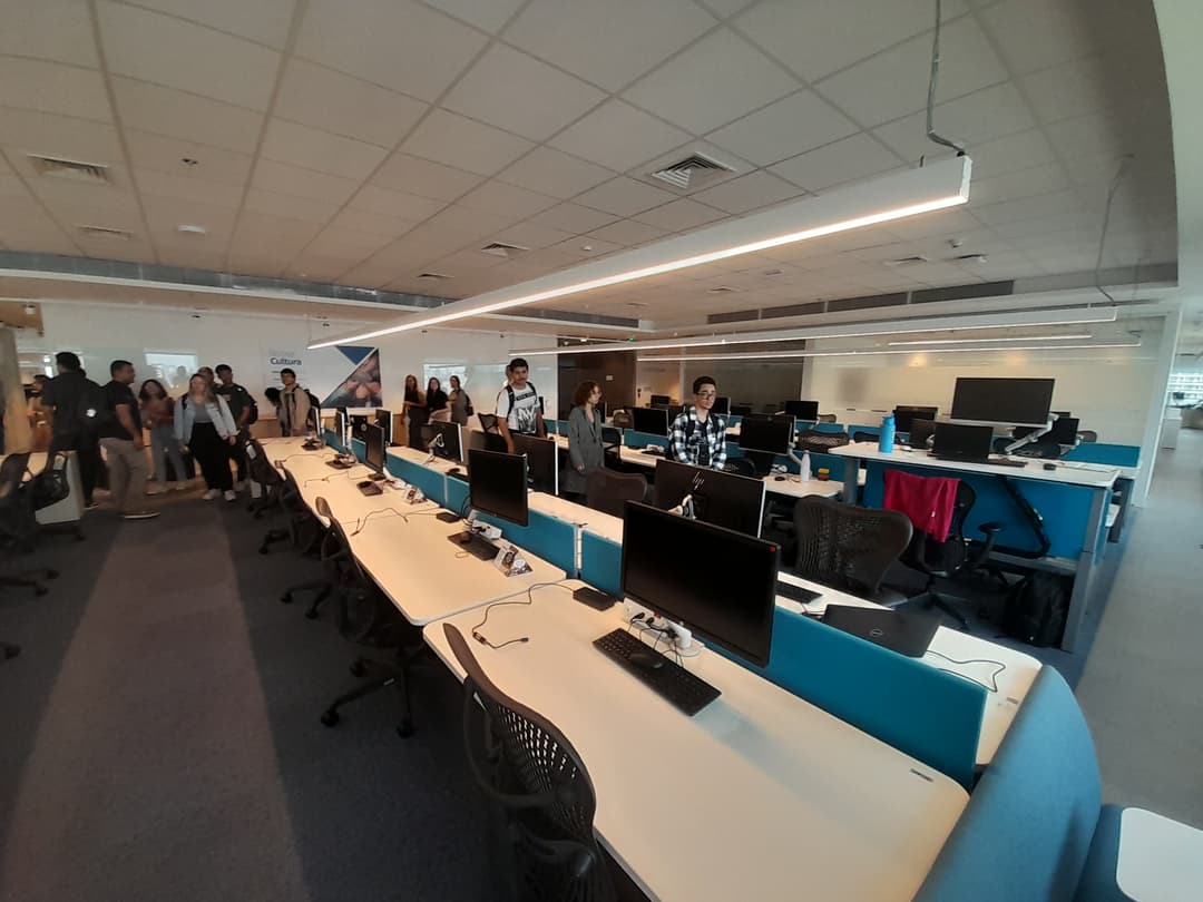 PhotoCarousel.images.sp16.alt