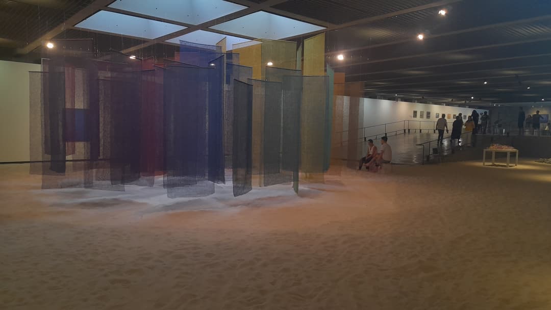 PhotoCarousel.images.sp23.alt