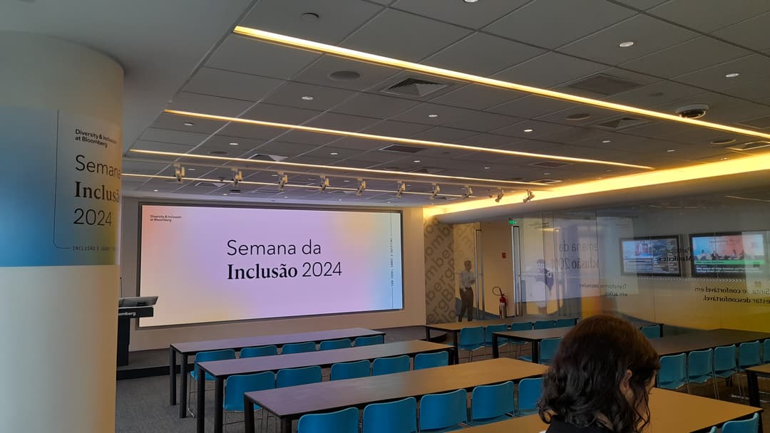 PhotoCarousel.images.sp24.alt