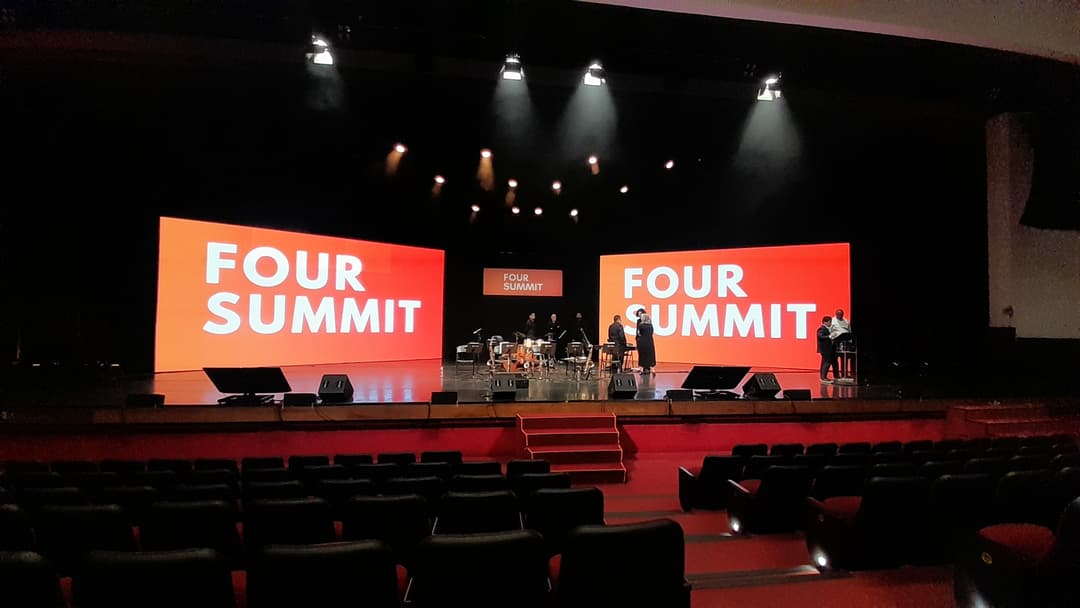 PhotoCarousel.images.sp30.alt