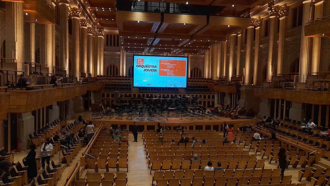 PhotoCarousel.images.sp32.alt