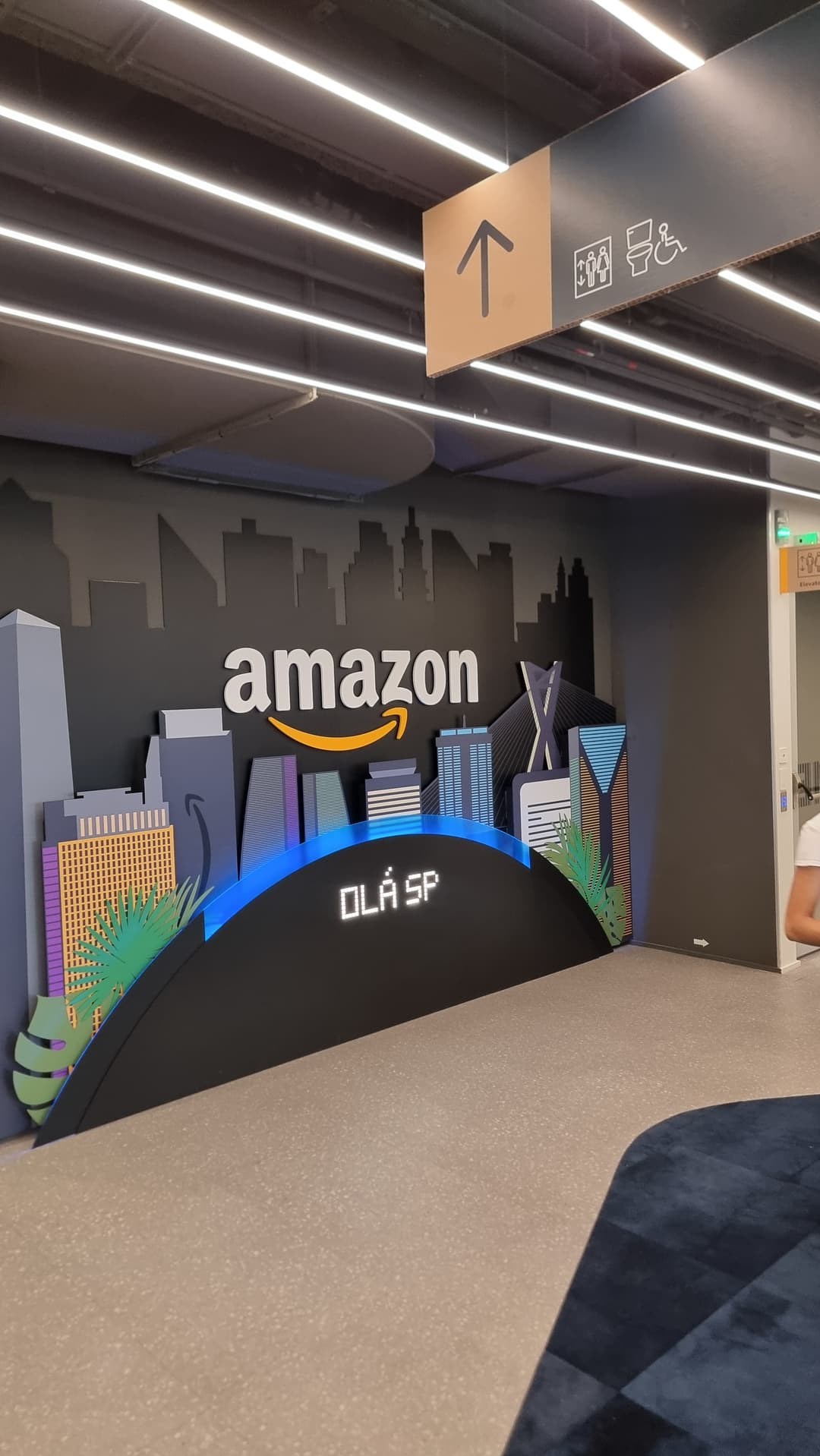 PhotoCarousel.images.sp36.alt