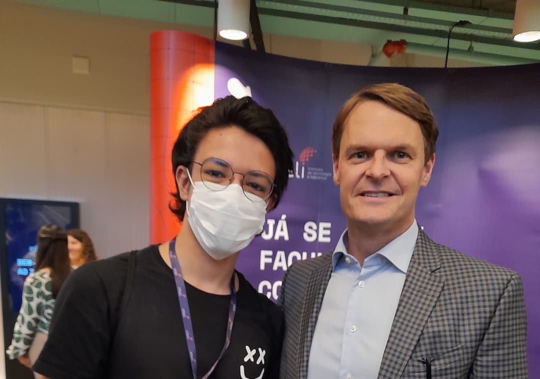 PhotoCarousel.images.sp8.alt